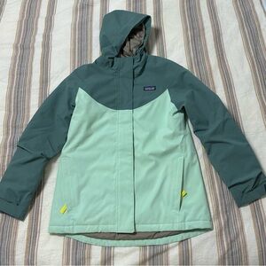 Girls Patagonia winter coat. Medium 10. Pretty blue/green.